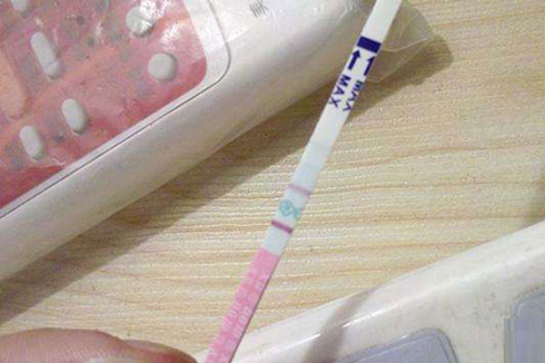 排卵试纸强阳性的图片