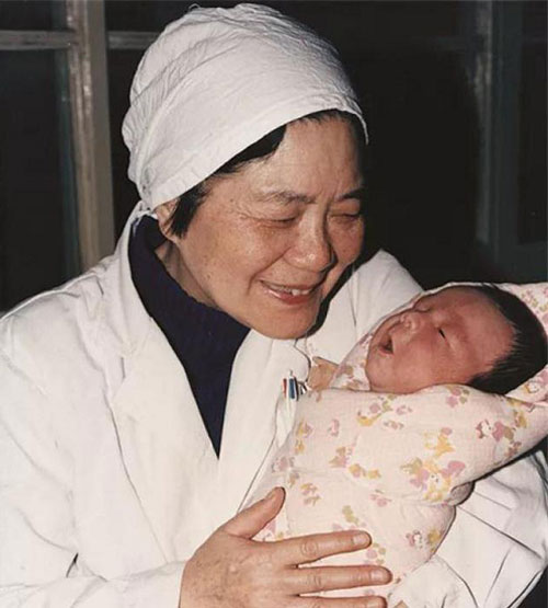 中国首例试管婴儿